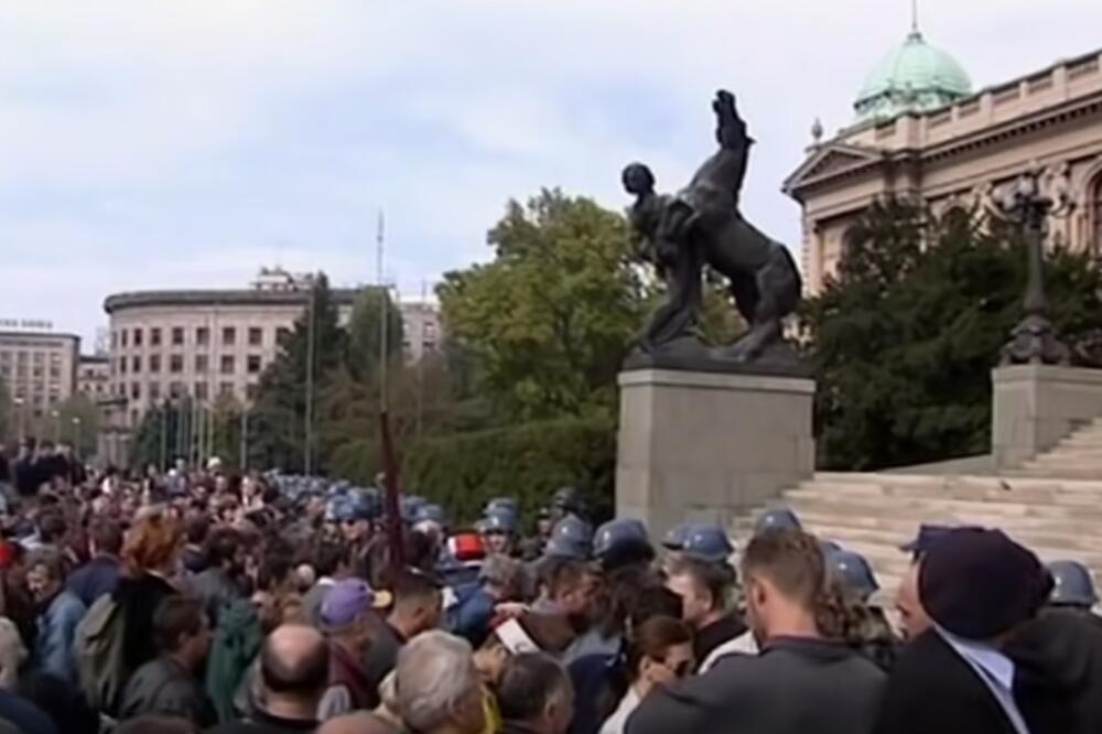 Četvrt vijeka od velikih demonstracija u Beogradu kojima je okončana vladavina Miloševića