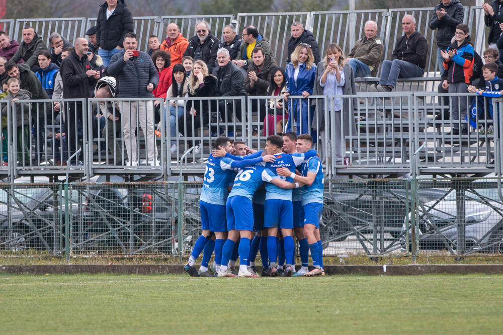 CFL UŽIVO: Arsenal vodi protiv Jezera, Sutjeska "prijeti" Bokelju na Čakarevom debiju