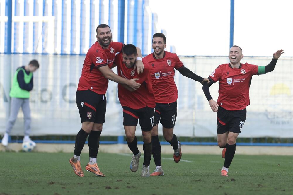 Sutjeska u finišu osvojila DG arenu, Mornar i Dečić drže korak