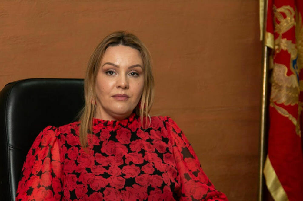CIN-CG Diplome sa spornih institucija: školovanje direktorice Srednje medicinske škole u Podgorici pod velom nedoumica