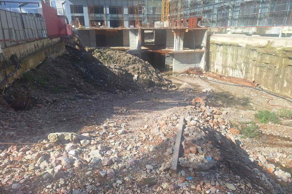 Ćirović pita Jovanovića za blokadu Slovinića