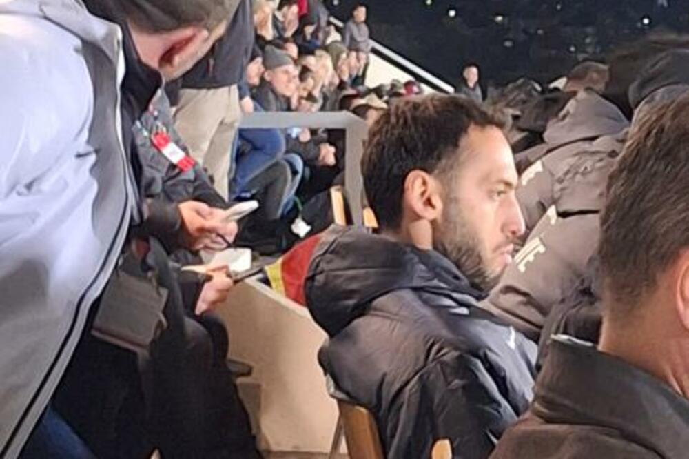 Čalhanoglu iz novinarske lože gleda meč u Nikšiću