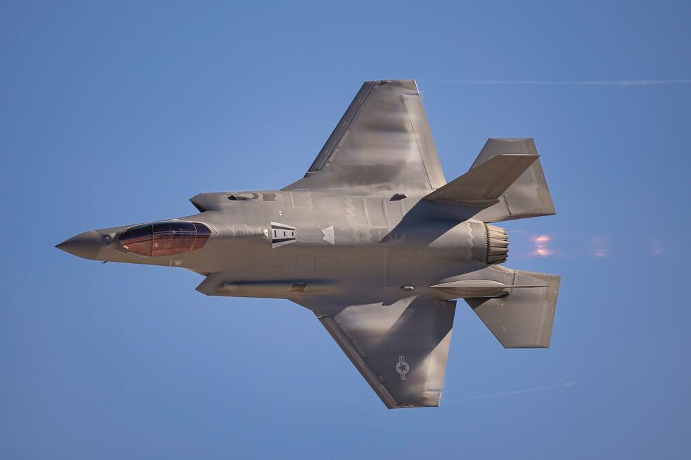 CNN: Američki borbeni avion F-35 vjerovatno pogođen vatrom iz Irana, prinudno sletio u bazu