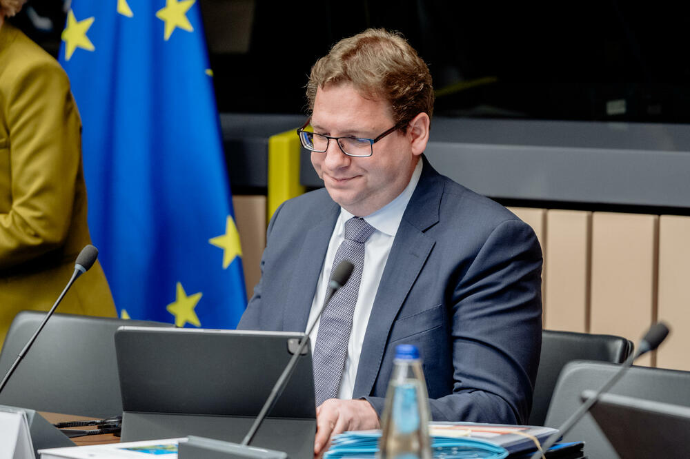 Čovjek koji iz sjenke vuče konce u Briselu