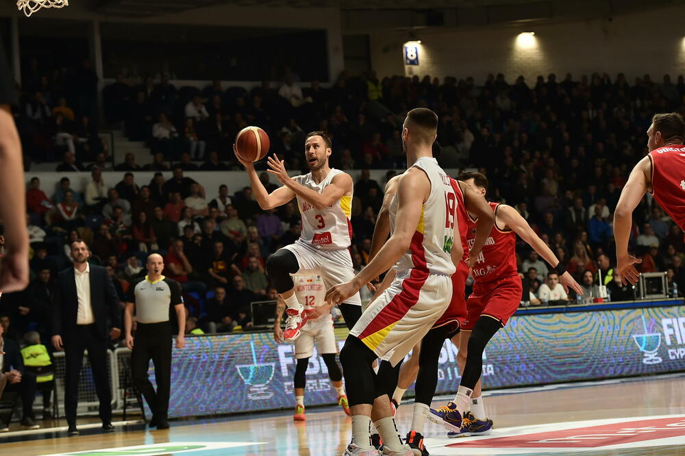 Crna Gora nemoćna protiv prvaka svijeta: Put na Eurobasket nije siguran, ali je realnost