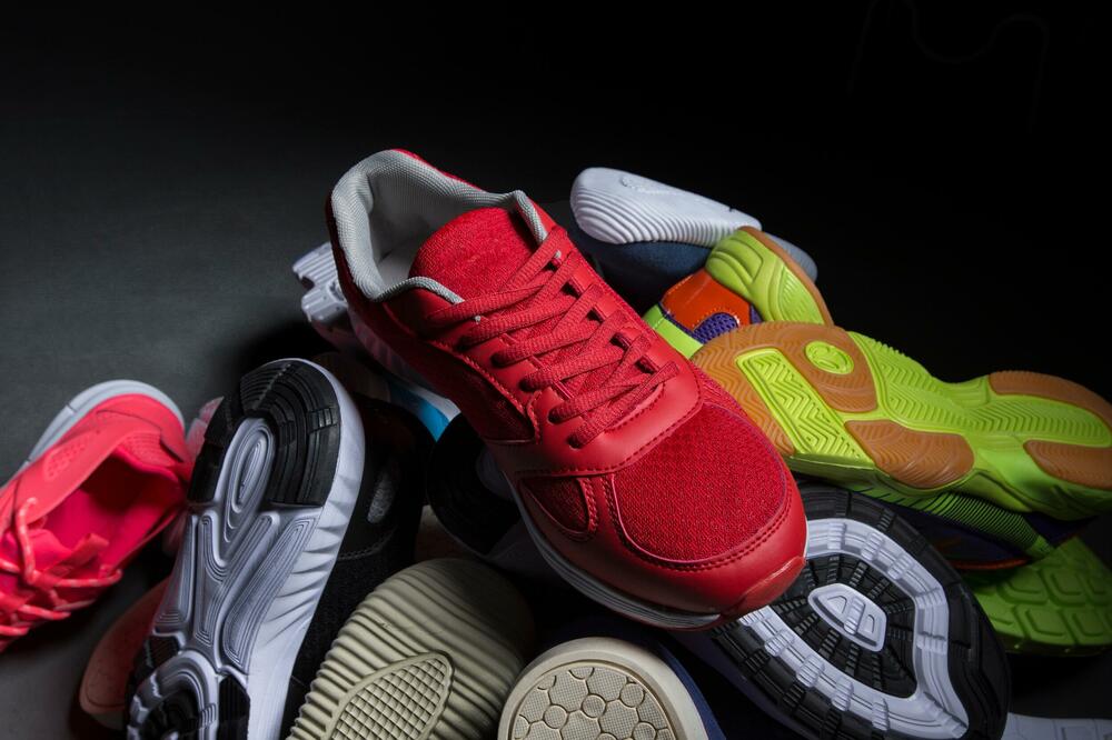 Da li patike zaista izlaze iz mode ili samo gube status "jedinog izbora"?