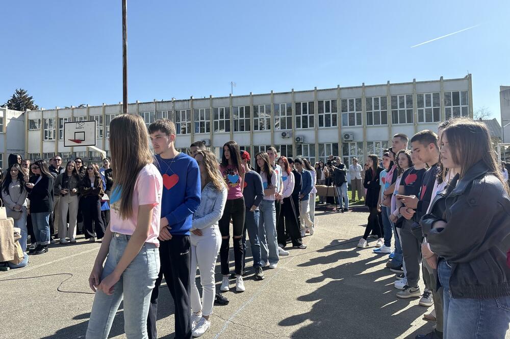 Dan Srednje ekonomsko-ugostiteljske škole u Baru obilježen humanitarnom akcijom: &bdquo;Snaga i hrabrost nemaju pol&ldquo;