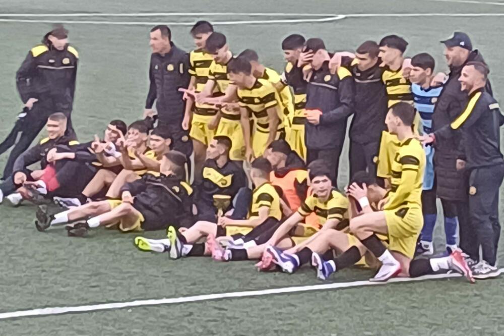 Danilovgrad u žutom, kadetima Starog aerodroma pehar Kupa UK FSCG - Centar