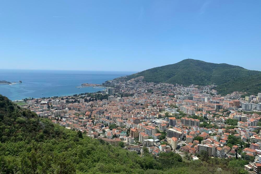 Davljenik u moru betona: Građevinski lobi pojeo turizam u Budvi