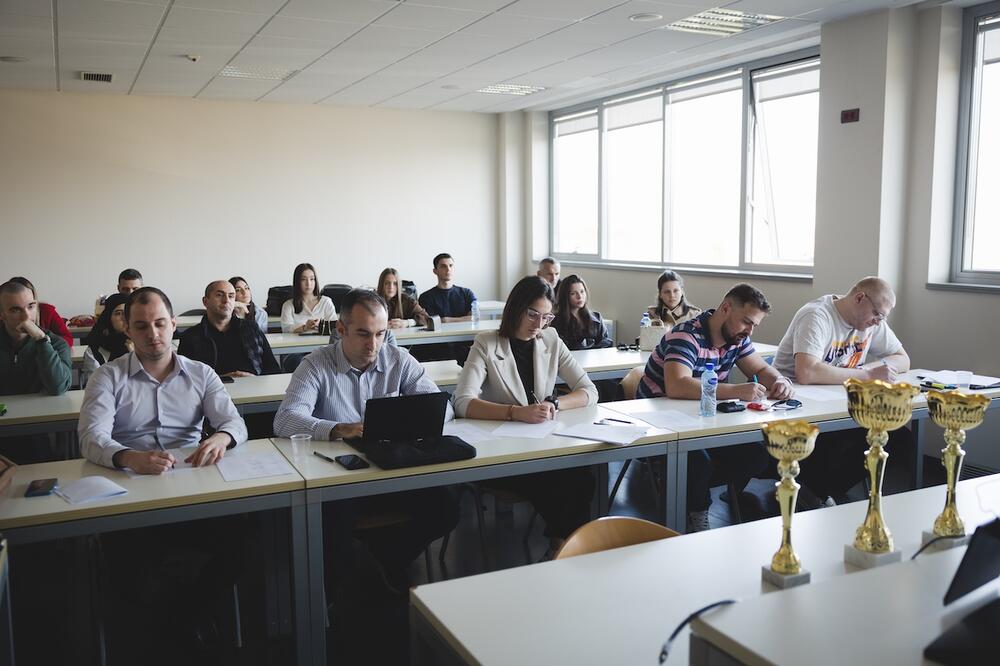 Debatno takmičenje na teme vršnjačkog nasilja: Debatovanje razvija kritičko mišljenje, argumentovano izražavanje...