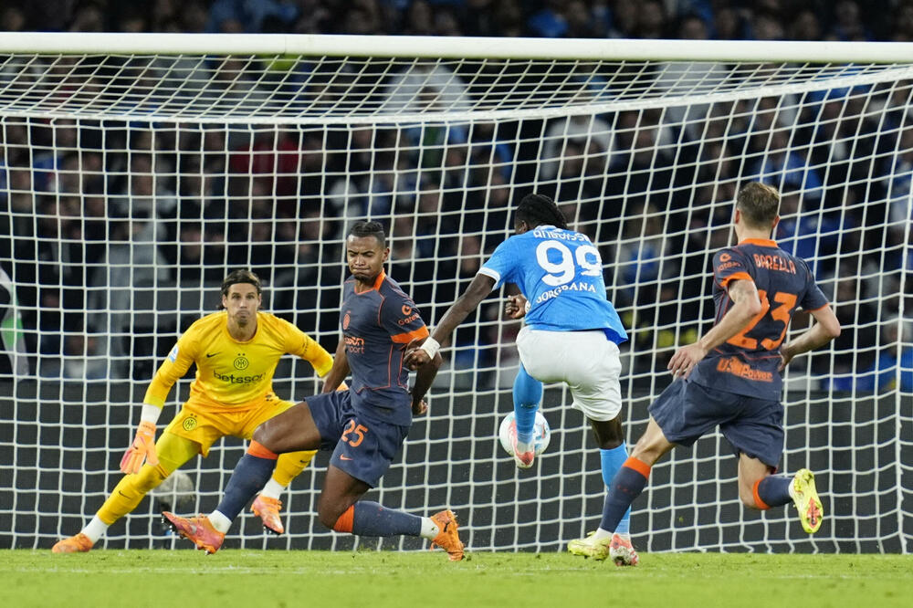 Derbi sa četiri gola i na ivici tuče: Napolijevi vezisti srušili Inter na „Maradoni”