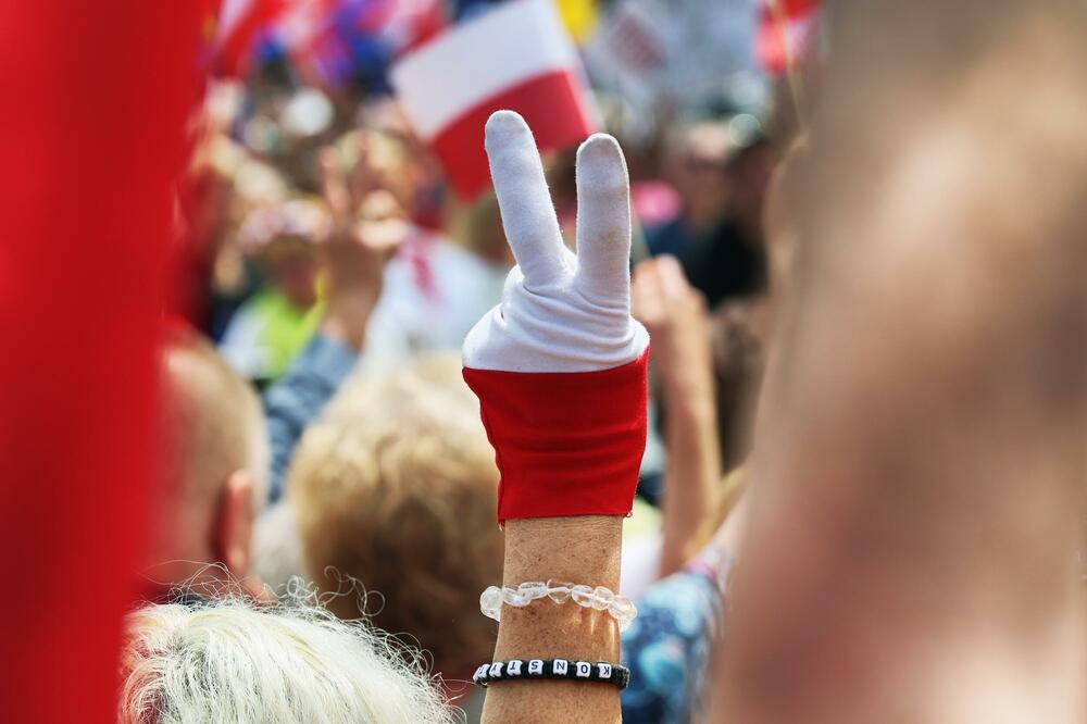 Desničari širom Poljske na skupovima protiv migracija, antifašističke organizacije im se protive