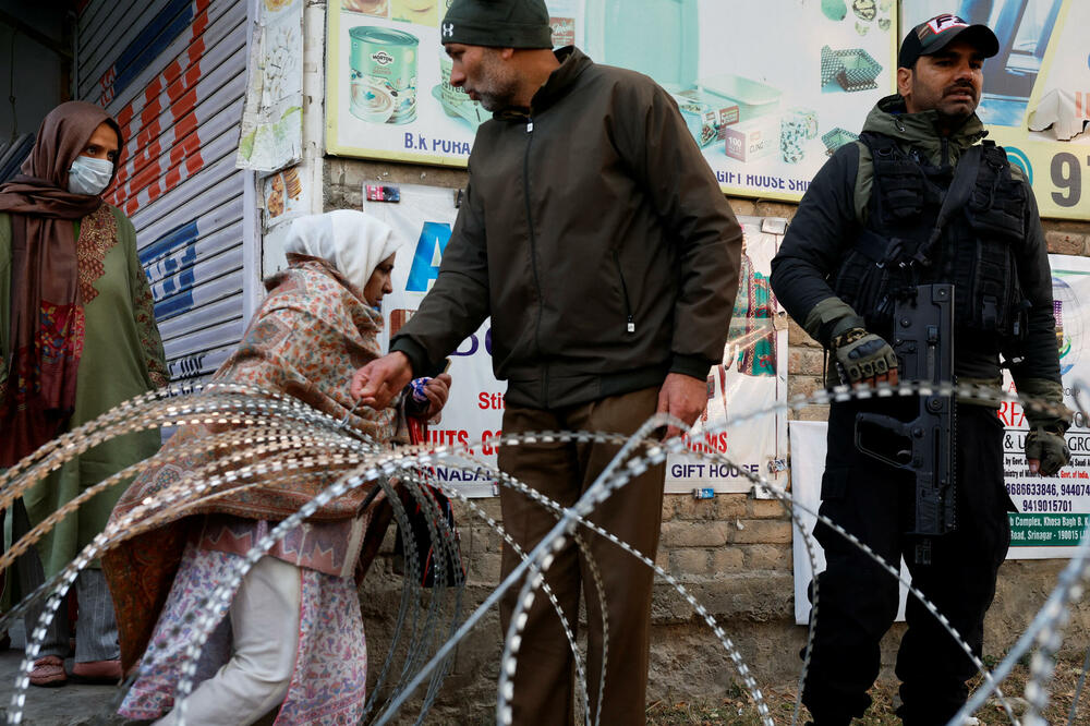 Devet osoba poginulo a 29 povrijeđeno u eksploziji u policijskoj stanici u indijskom Kašmiru