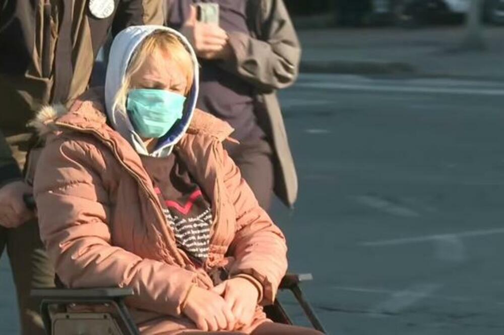 Dijana Hrka primila infuziju, nastavlja štrajk glađu pored Skupštine Srbije