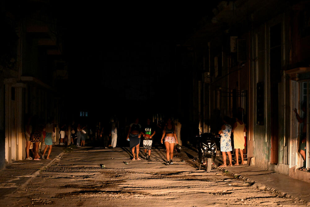 Dijaz-Kanel objavio da je kubanska vlada razgovarala sa SAD, rekao da su odložene operacije desetina hiljada ljudi