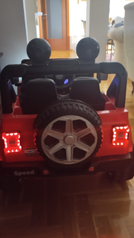 Djeciji auto na akumulator