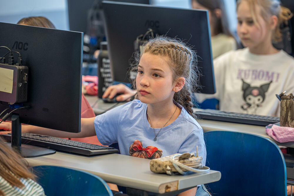 Djevojčice hakuju stereotipe: Nova generacija koja mijenja kod i pravila igre u ICT-u