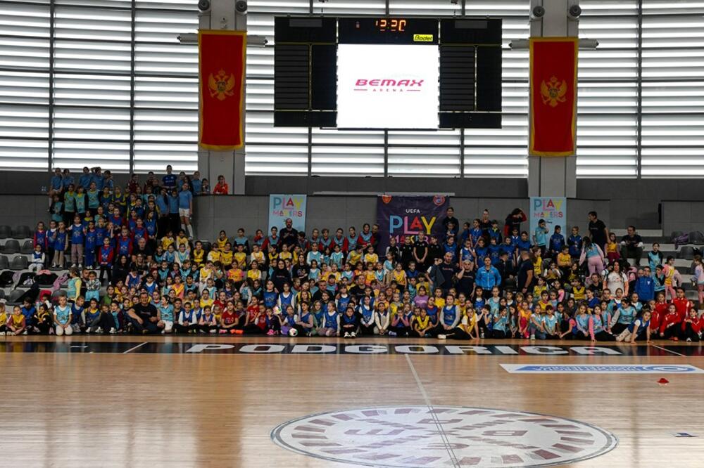 Djevojčice uživale na Festivalu fudbala u Podgorici