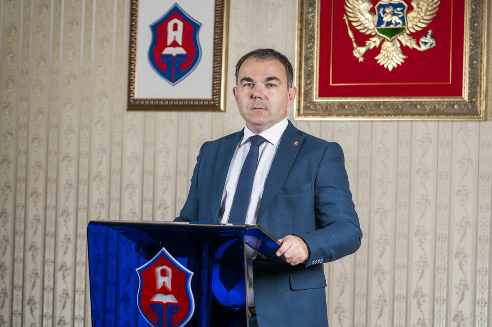 Đurašković: Mandić Crnoj Gori daje samo svađu, podjele i povratak u mračne devedesete