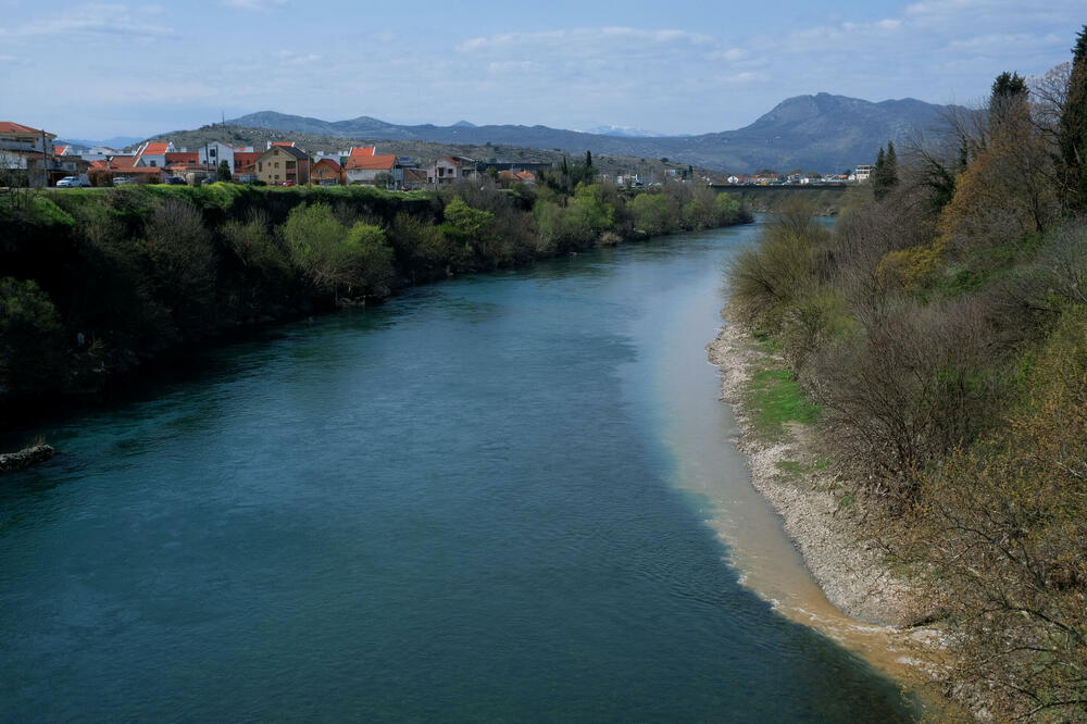 Dobro je, kako zna biti: Život pored kolektora glavnog grada evropske države u 21. vijeku