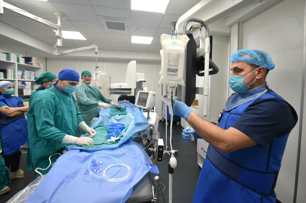 Dobro sam, doktore: Ekipa "Vijesti" prisustvovala ugradnji stenta u KBC Berane
