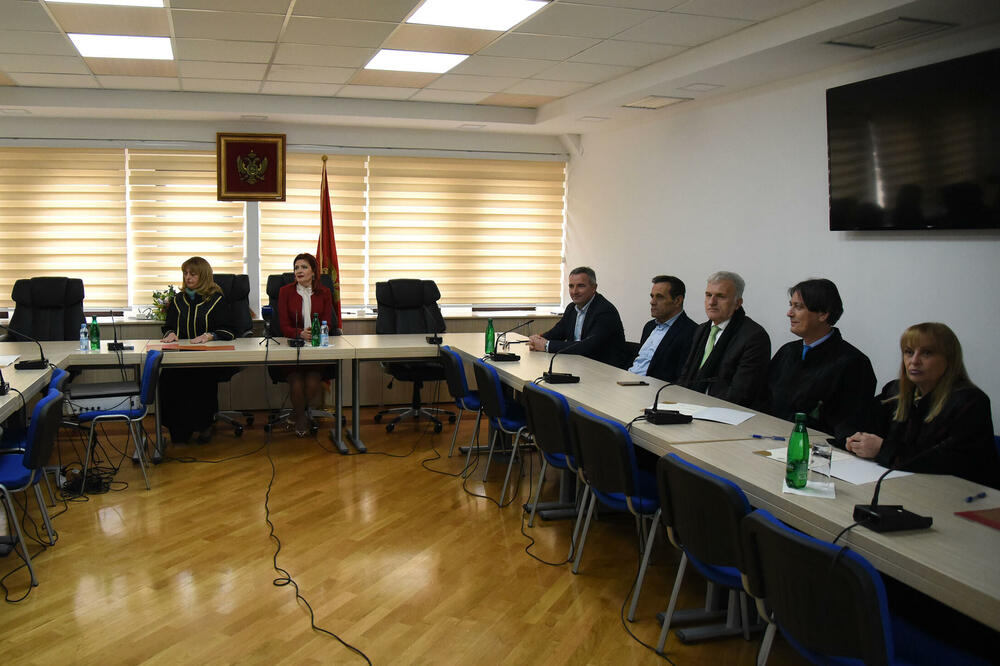 Dodatak na platu primaće do kraja godine: Skupština početkom februara o ...