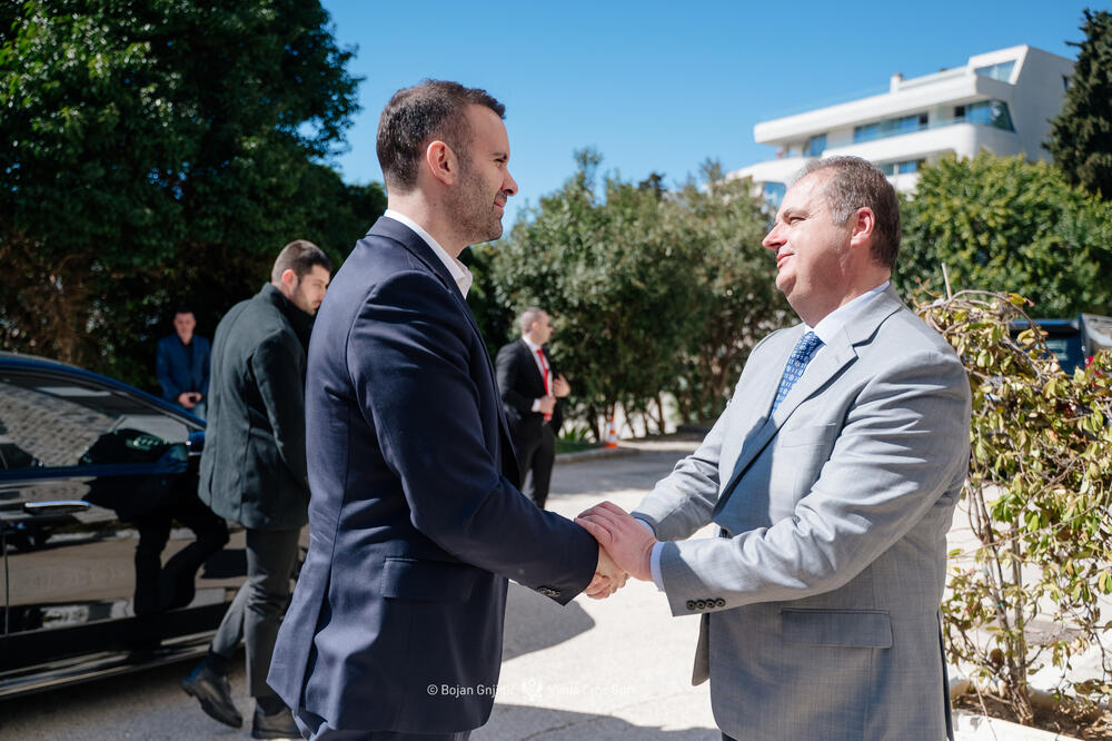 Dodvoravanje, a ne rješavanje problema građana: Šta znači poruka da bi Spajić i Adžović mogli biti nepoželjni u Ulcinju?