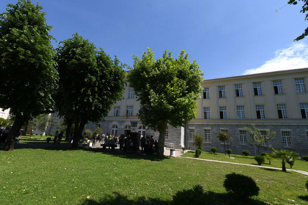 Dojava o bombi u Gimnaziji "Slobodan Škerović"