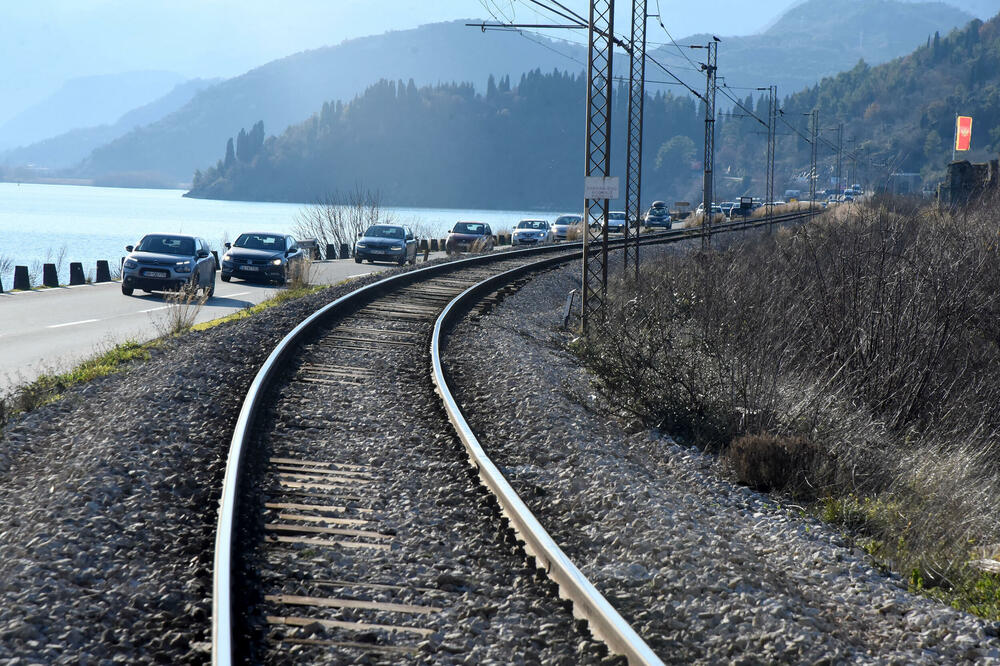Dok rokovi klize, šine čekaju nove pragove: Rekonstrukcija pruge Golubovci - Bar, sada se prolongira do 2027. godine