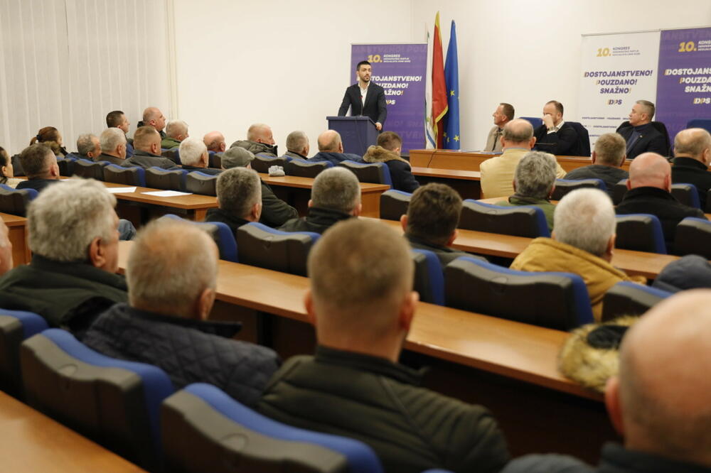 DPS: Kičma smo građanske Crne Gore