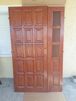 drvena ulazna vrata bez okvira