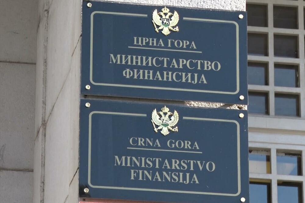 Dugovi u opština rastu, ali i broj zaposlenih u lokalnim upravama i opštinskim preduzećima