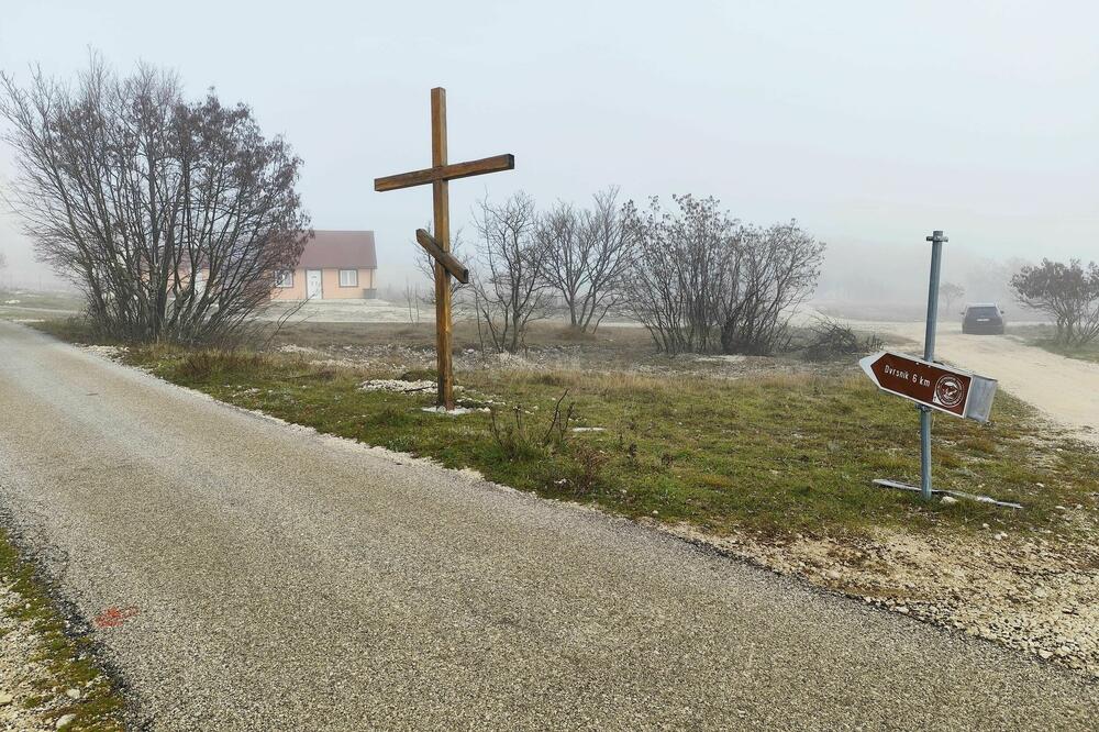 "Duhovna čeda" u "izolovanoj zajednici": "Vijesti" u Dragalju, gdje dio političara poziva policiju i ANB da intervenišu
