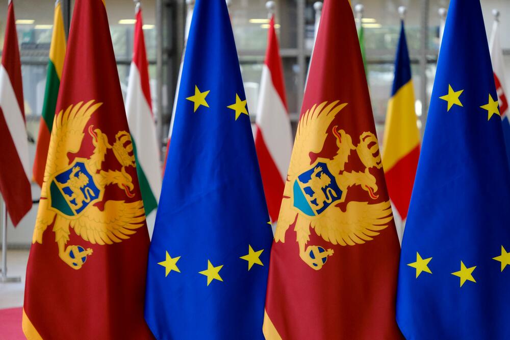 Dvadeset godina nezavisnosti i novi identitet Crne Gore