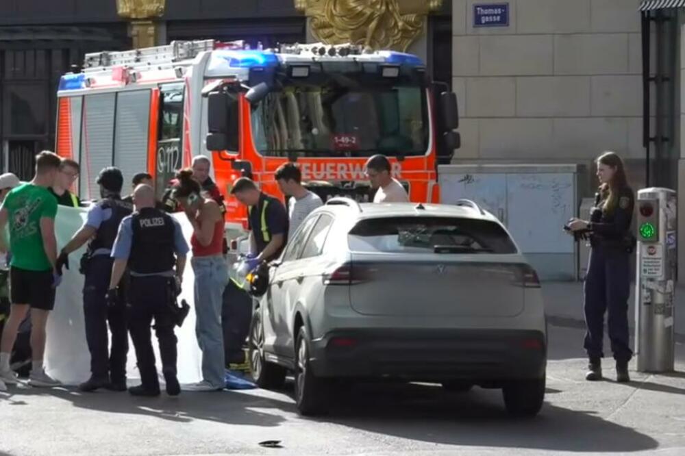 Dvije osobe poginule nakon što je automobil udario prolaznike u Lajpcigu u Njemačkoj, vozač uhapšen