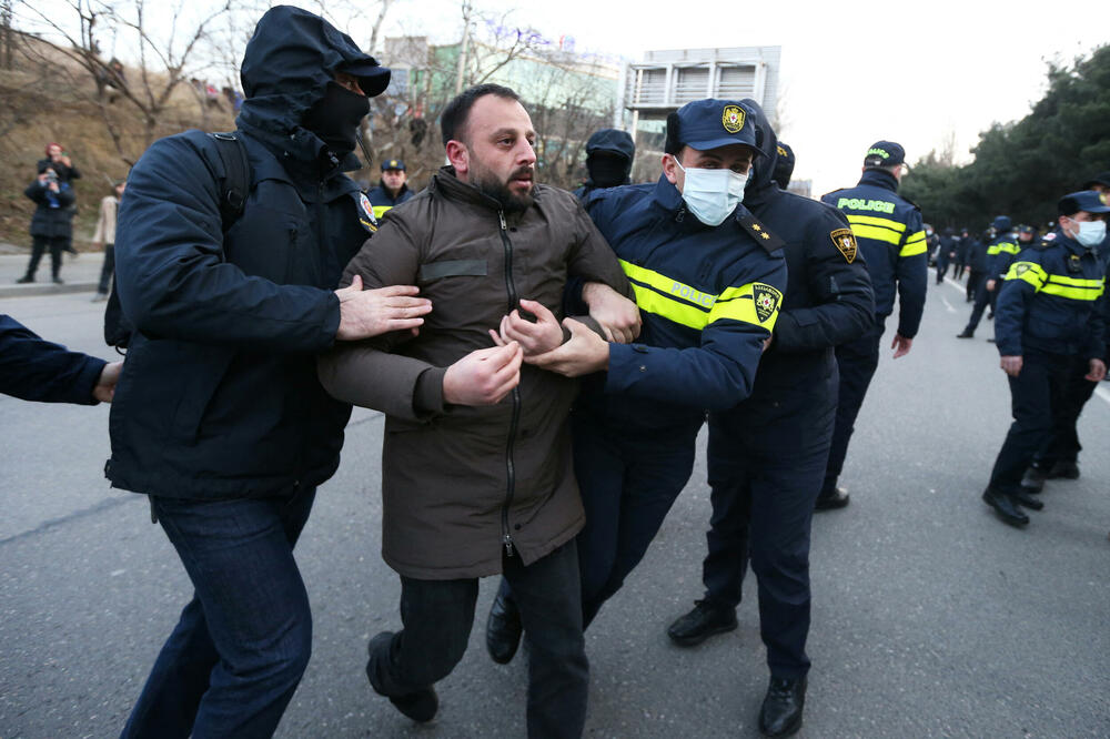 Dvojica lidera gruzijske opozicije uhapšeni na antivladinom protestu