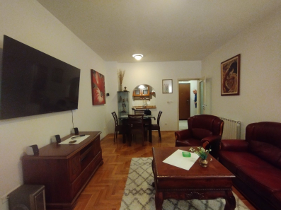 Dvosoban namješten stan 75m2, Preko Morače, Profesorska zgrada