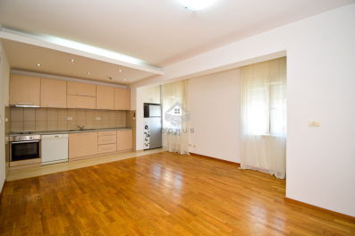 Dvosoban polunamješten stan 70m2 + garaža, City Kvart - Podgorica