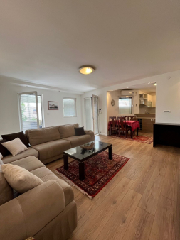 Dvosoban stan 120m2+parking Podkosljun,Budva