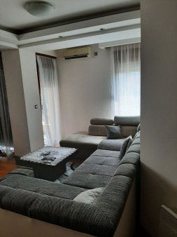 DVOSOBAN STAN , PREKO MORAĆE,CN6278