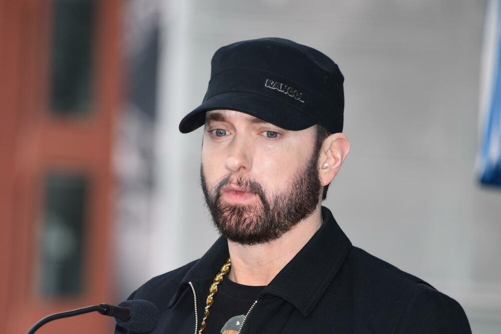 Eminem u novom spotu otkrio da će postati djed