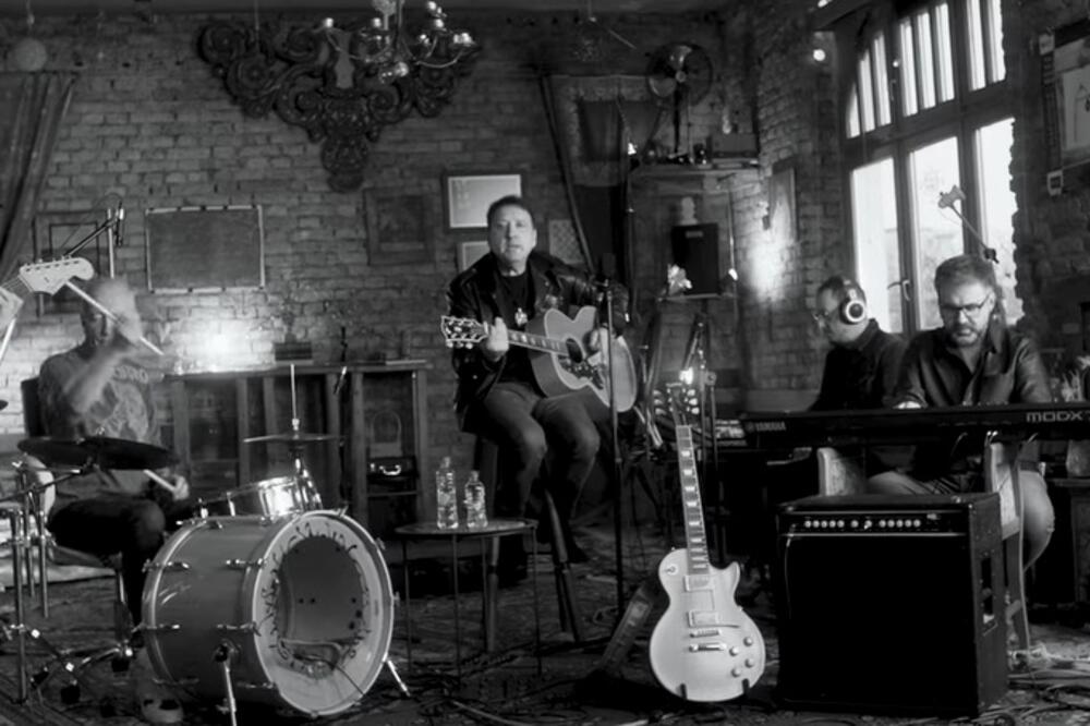 Emotivna balada Hari Mata Harija