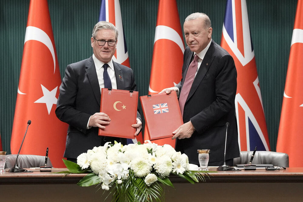 Erdogan sa Starmerom potpisao sporazum o nabavci 20 vojnih aviona "eurofajter tajfun"
