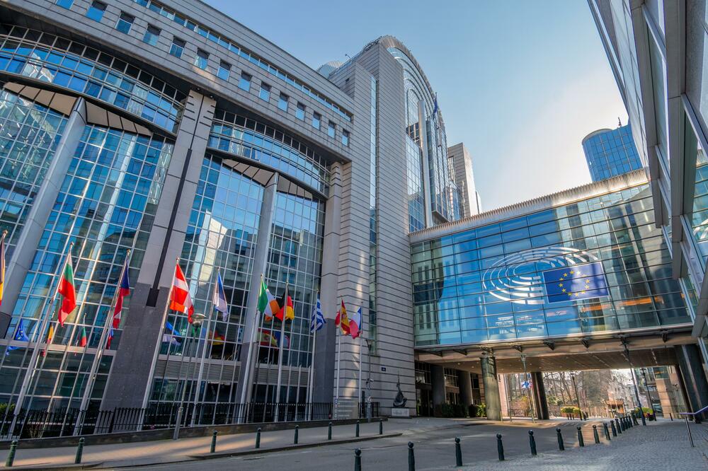 Europoslanice će moći da delegiraju pravo glasa prije i poslije porođaja