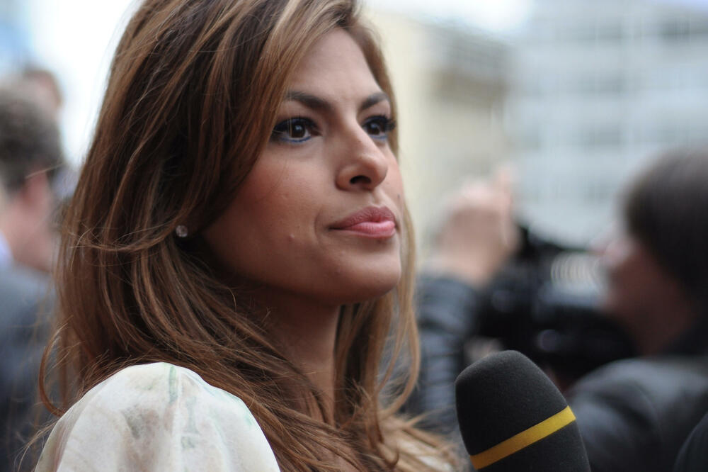 Eva Mendes otkrila detalje privatnog života sa Goslingom