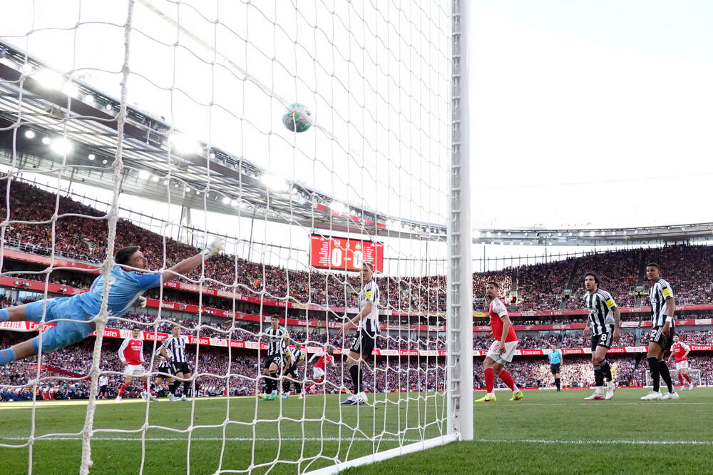 Ezeov projektil čuva "tobdžije": Arsenal opet prvi, ali ponovo s utakmicom više od Sitija