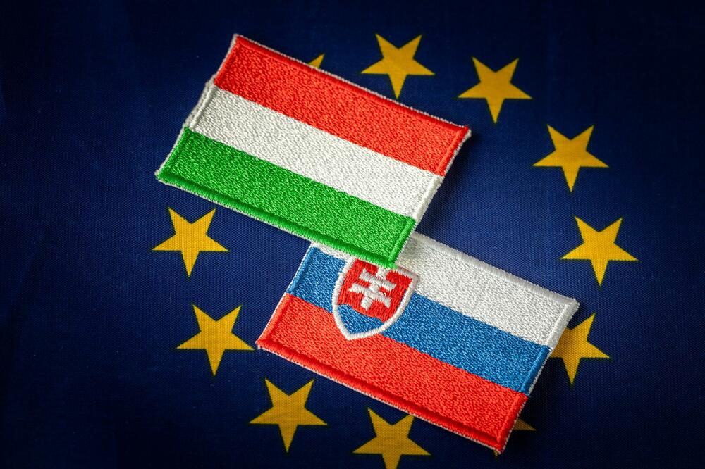 Fajnenšl tajms: EU će dati Mađarskoj i Slovačkoj dvije godine za postepeno ukidanje uvoza ruskog gasa