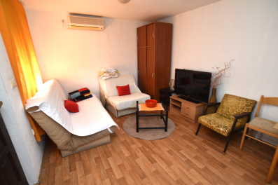 Garsonjera, 30m2, Zagorič, Izdavanje