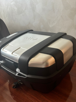 GIVI Trekker 52L dosta dobro očuvan + Torbe