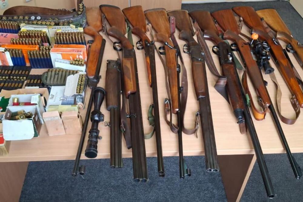 Granična policija u pretresima oduzela devet pušaka, 547 komada municije i djelove oružja